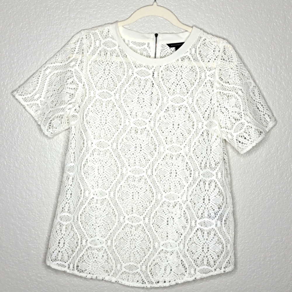 Banana Republic Womens White Short Sleeve Lace Shirttail Cream Top Size Medium